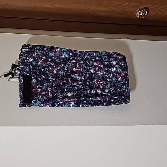 TC2 lularoe floral leggings. Greens, reds, cream and teels. - Picture 1 of 3